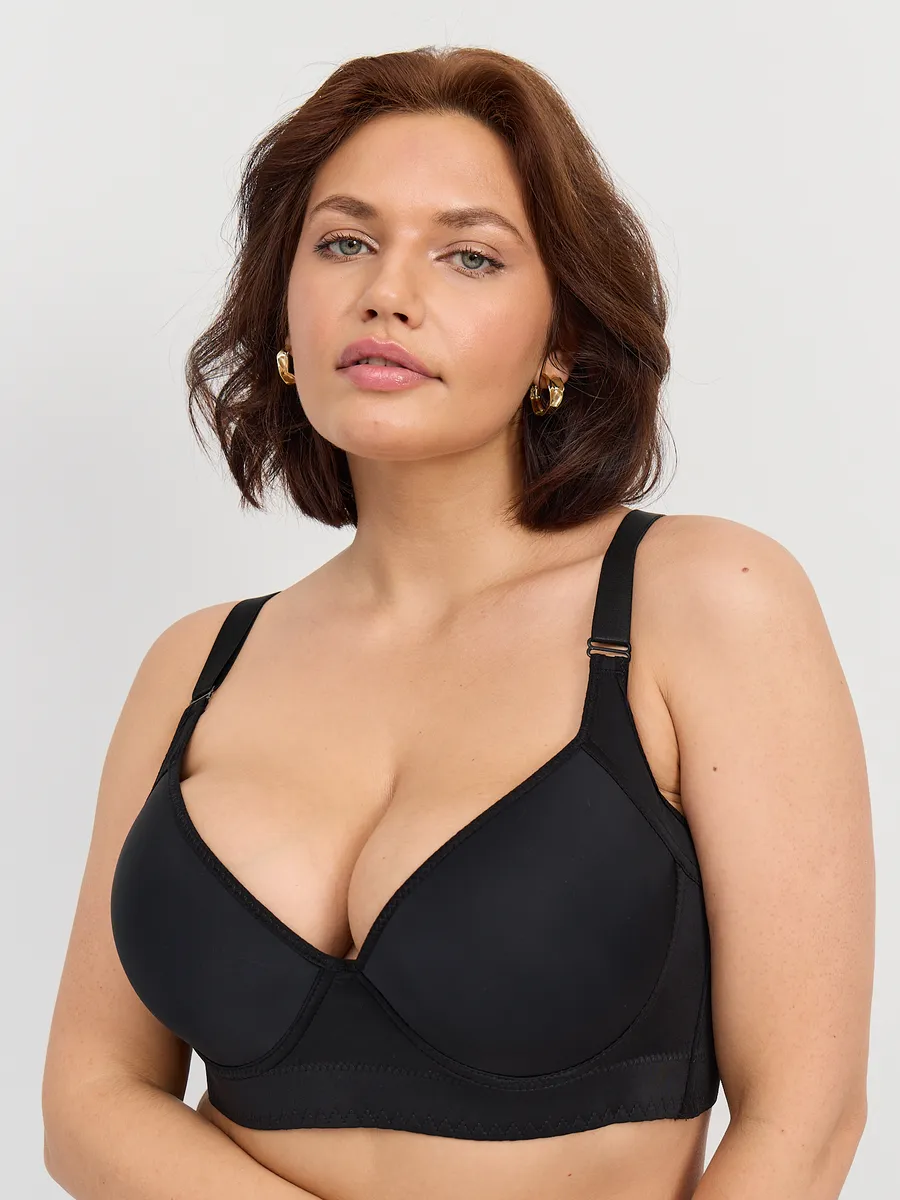 Luna is 5'6" 138 lbs and wearing size 34C